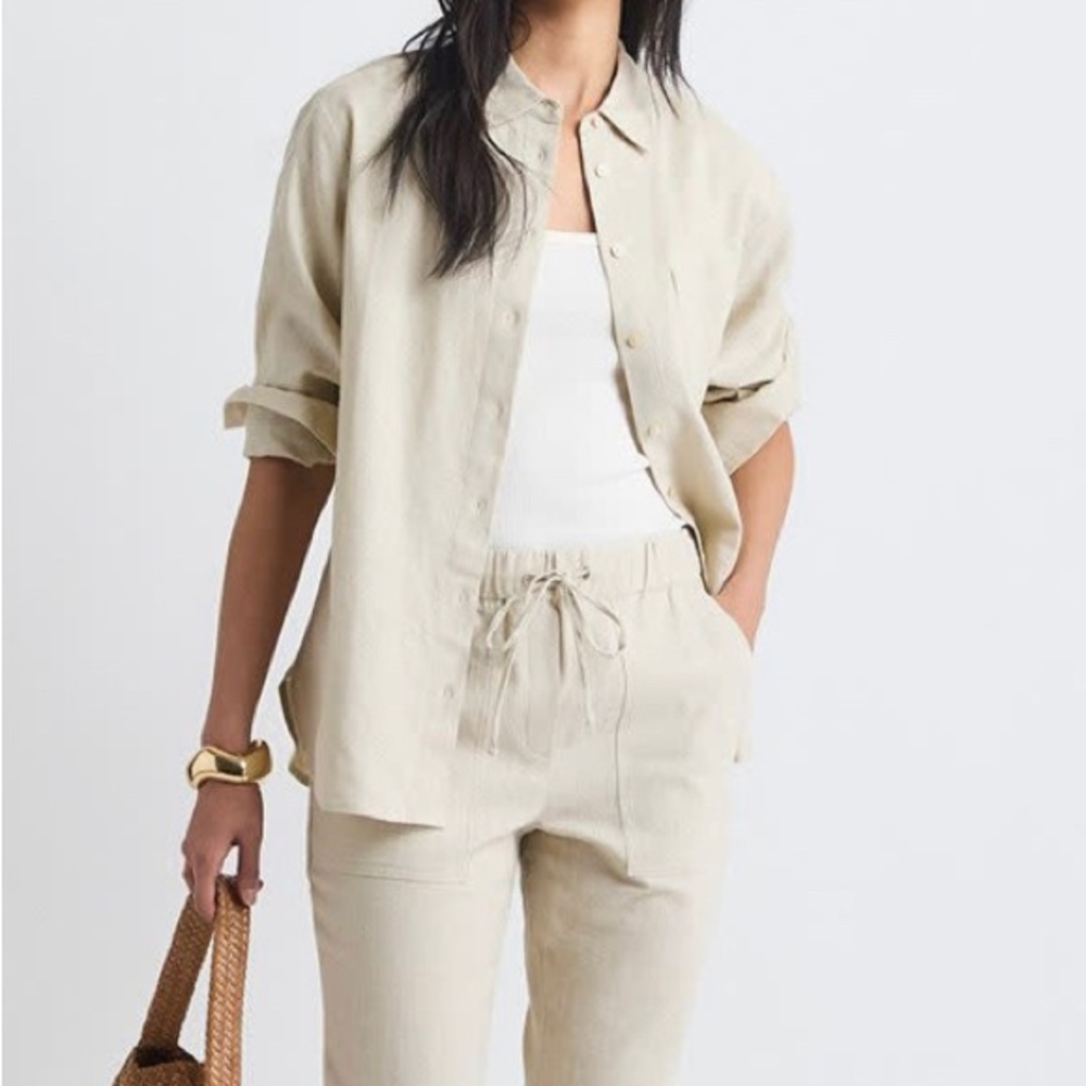 RW& Co. Linen Long-Sleeve Buttoned-Down Blouse